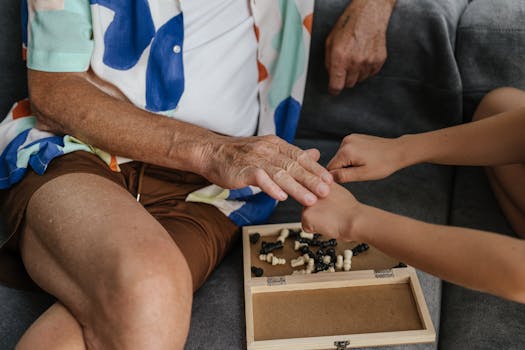 pexels-person-holding-keys