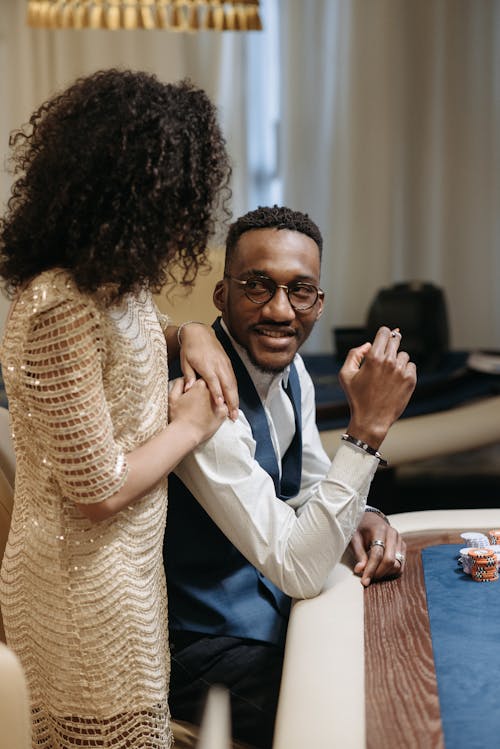 Maksaminen Luottokortilla Netissä: Turvallisuus, Maksutavat Ja Vinkit